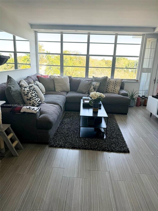 Foto del edificio - 2771 Taft St
