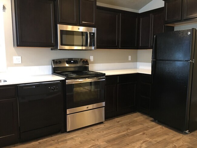 Building Photo - 594 N Trinity Way