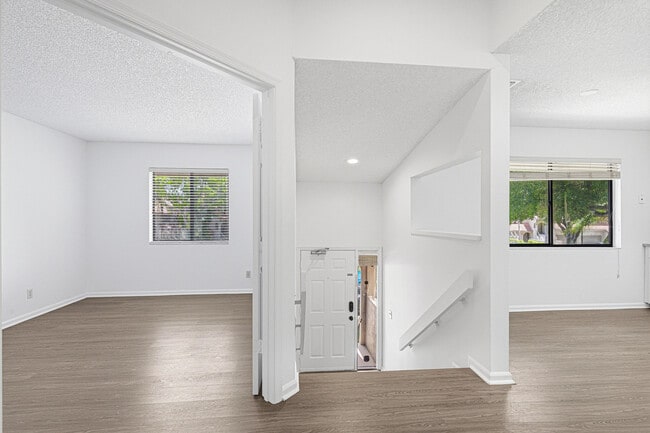 Building Photo - 5530 Coach House Cir