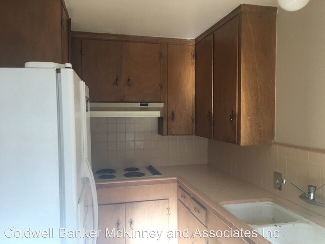 Building Photo - 881 Modesto Ave