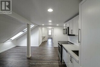 Building Photo - 564 Lyons Ln