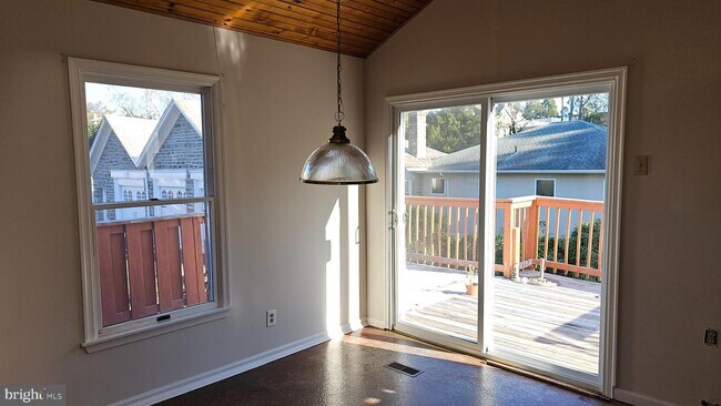 Building Photo - 487 Wigard Ave