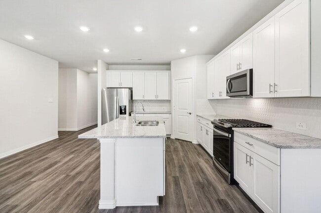 Building Photo - 701 Easthill Dr