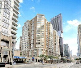Building Photo - 711 Bay St.