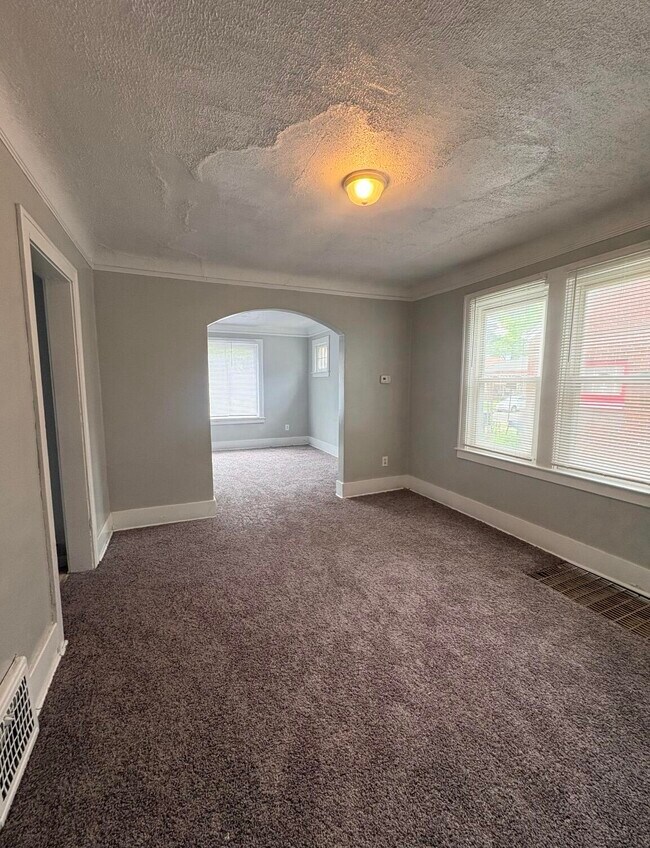 Building Photo - 9342 Northlawn St