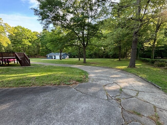 Building Photo - Space, Privacy & Flexibility – All in One Stunning Property