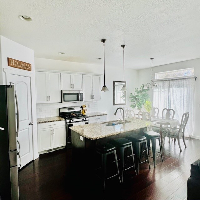 Foto del edificio - 4104 Fremont Dr