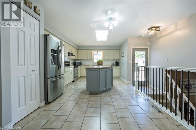 Building Photo - 143 Grenfell Pl