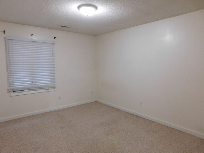 Building Photo - 1512 College Way