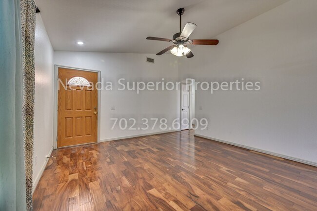 Building Photo - NW!! Single Story!!! All Appliances!! Cust...