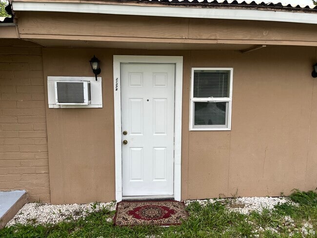 Building Photo - 2137 Crandon Ave