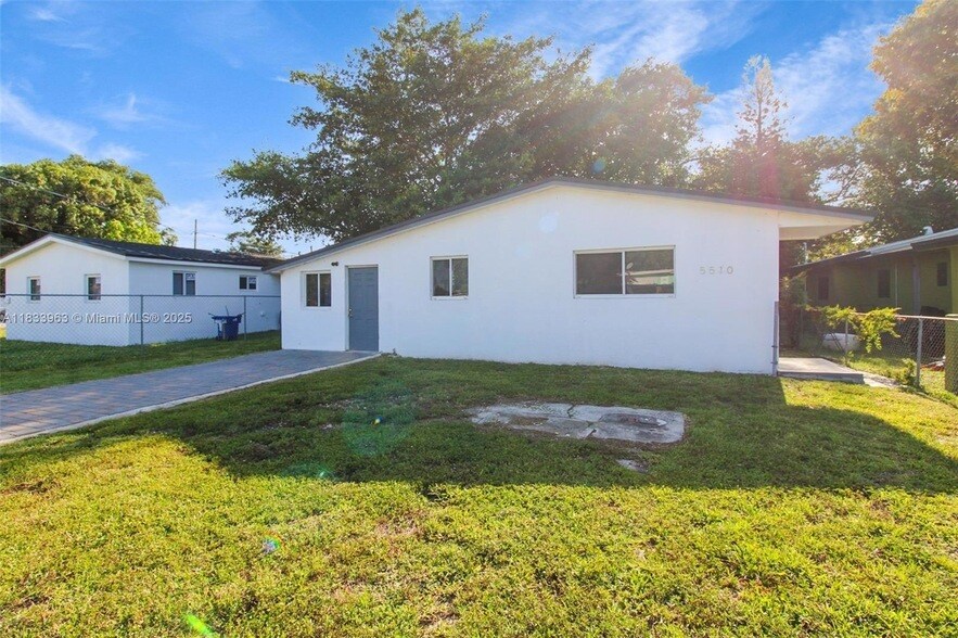 Foto principal - 5510 NW 30th Ave