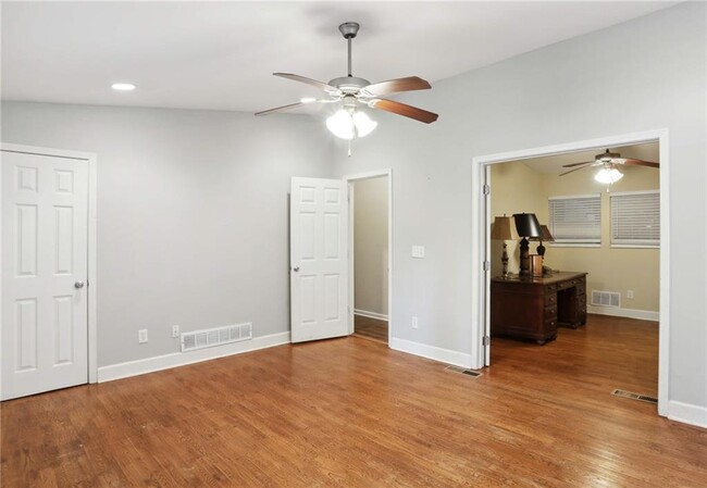 Foto del edificio - 555 Cobb Pkwy SE