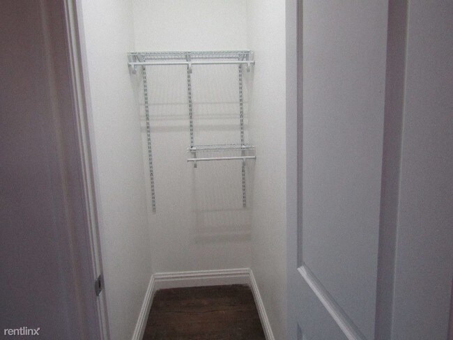 Foto del edificio - 3 br, 2 bath  - 1st floor 2nd floor