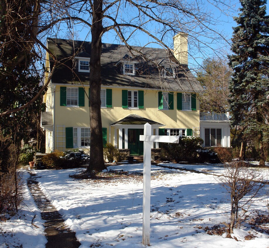 Primary Photo - 4822 Roland Ave