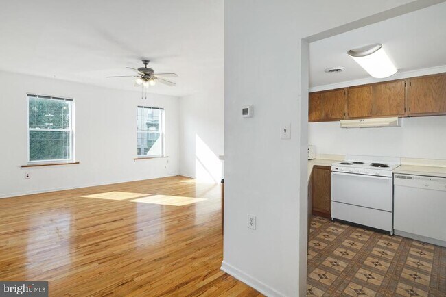 Building Photo - 803 Corinthian Ave