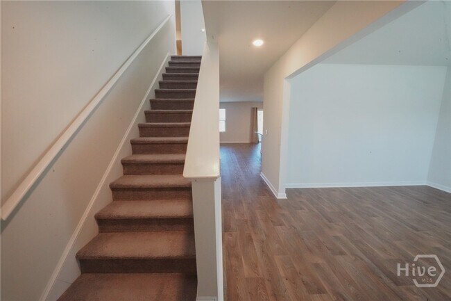 Foto del edificio - 103 Skylark Rd