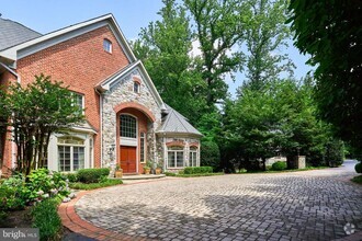 Building Photo - 7841 Montvale Way