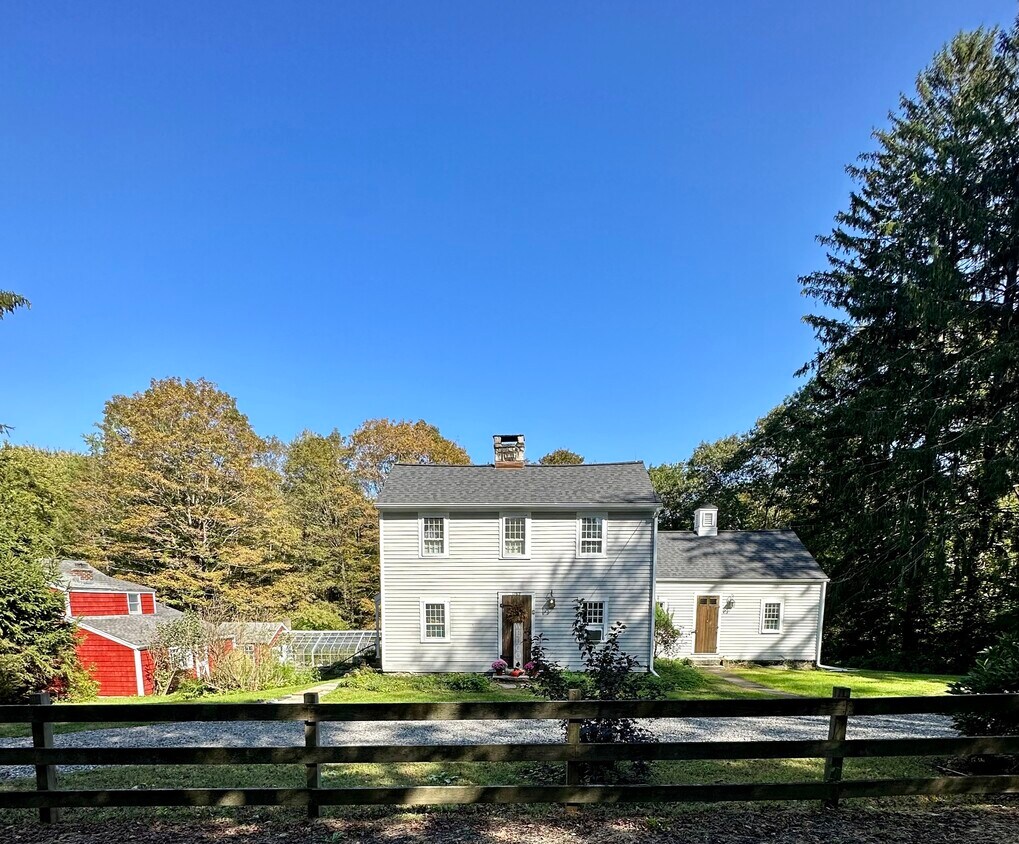 8 Rock Ridge Rd Unit 1A, Newtown, CT 06470 Apartments in Newtown, CT