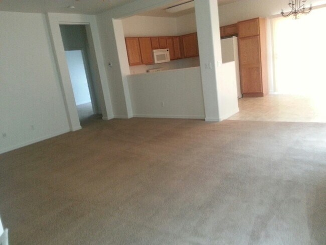 Foto del edificio - HOUSE FOR RENT