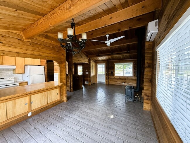 Building Photo - 901 S Sanders St