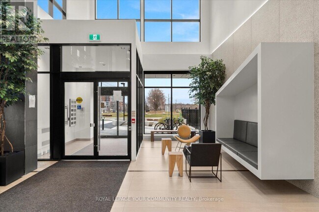 Photo du bâtiment - 50-850 George Butchart Dr
