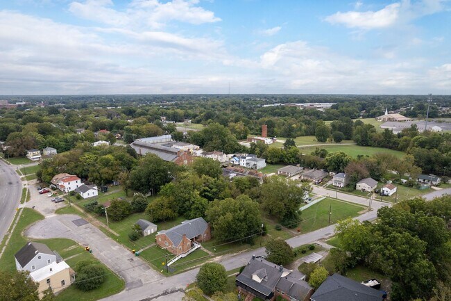Building Photo - 103/105 Indiana Ln