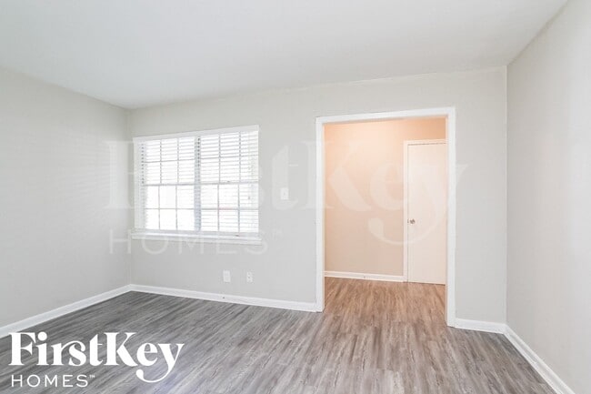 Foto del edificio - 13322 Oak Leaf Ln