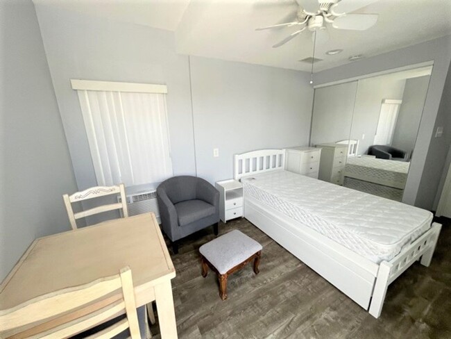 Foto del edificio - LAKEWOOD STUDIO (ROOM) FOR RENT  $1,350.00 MO