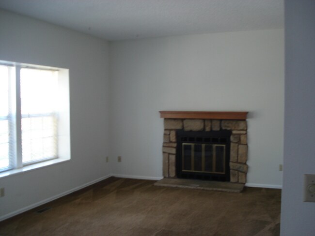 Foto del edificio - 744 Crown Point Dr