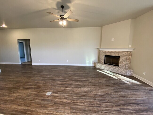Foto del edificio - WONDERFUL 4 BEDROOM HOME IN BELL FARMS!!!