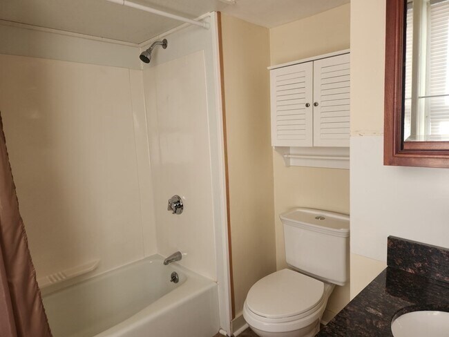 Building Photo - 310 Chase St