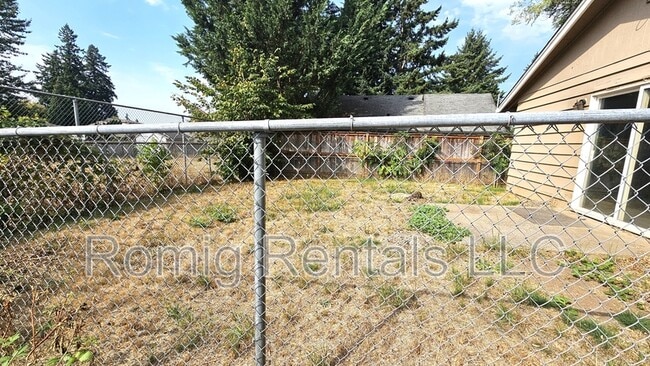 Building Photo - 847 12th St