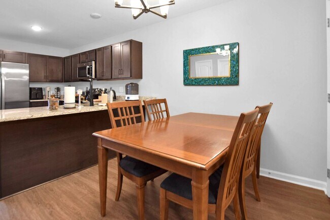 Foto del edificio - Pet Friendly Two Bedroom!