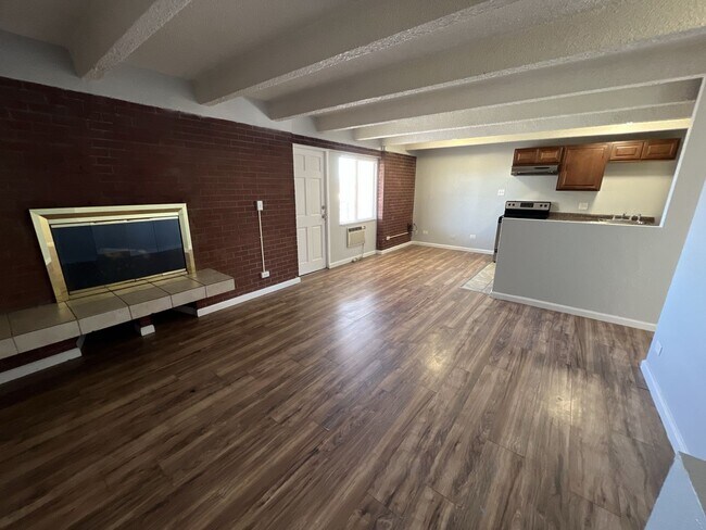 Building Photo - 2 Bedroom 1 Bathroom Apartment in Aurora