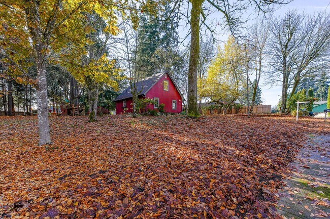 Building Photo - 2 Bedroom 1.5 Bath Farm House