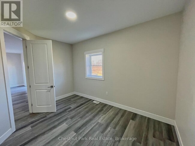 Building Photo - 319922 Kemble Rock Rd