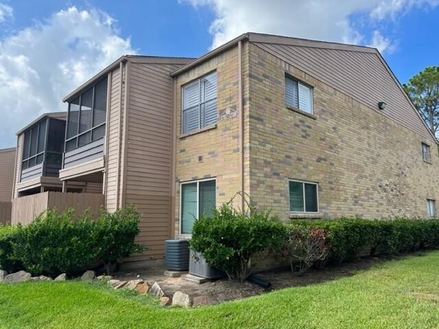 Foto principal - 10555 Turtlewood Ct