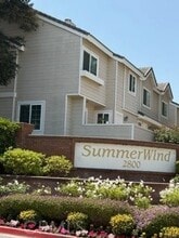 Building Photo - 2800 Plaza del Amo