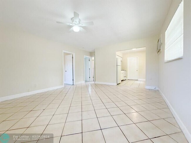 Building Photo - 2751 NW 14th Ct