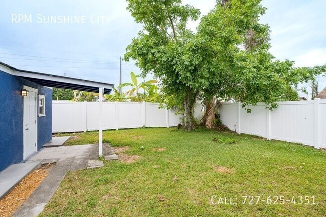 Building Photo - 2017 Oceanview Pl