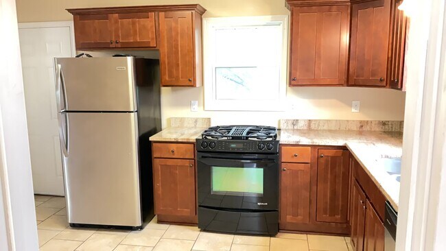 Foto del edificio - Single Family Home in St Paul with Garage!!