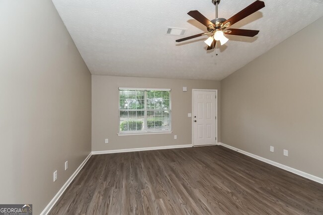 Foto del edificio - 1190 Trinity Ct N