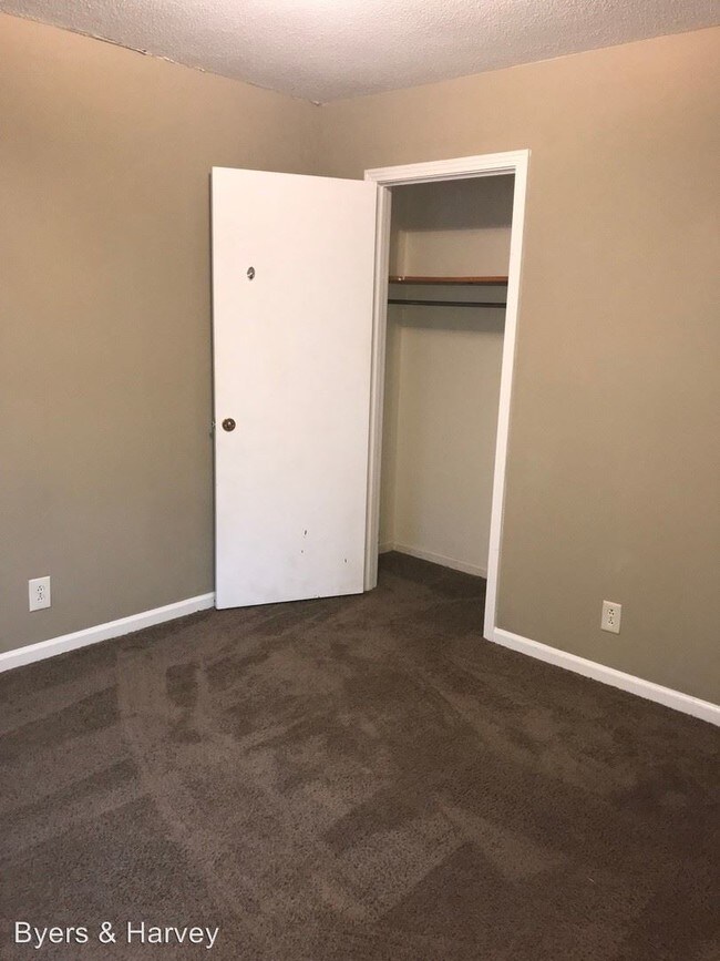 454 Circle Dr, Clarksville, TN 37043 Room for Rent in Clarksville, TN