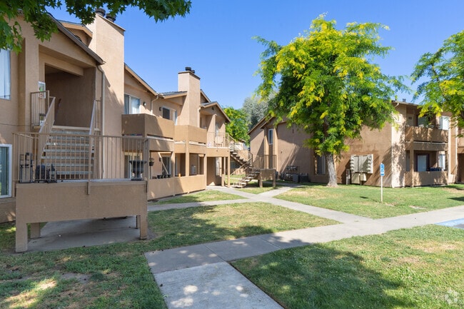 Patio - Caldwell Village Apartments