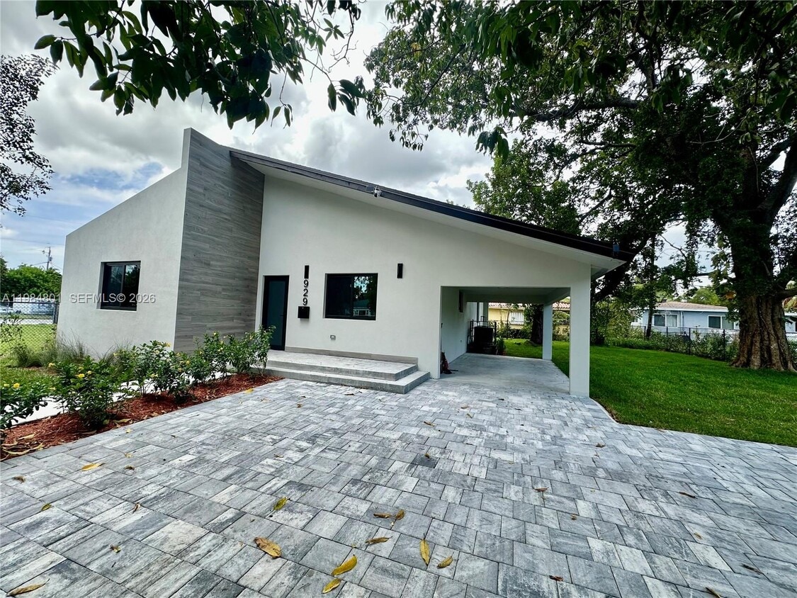 Photo - $4,800 929 NW 60th St