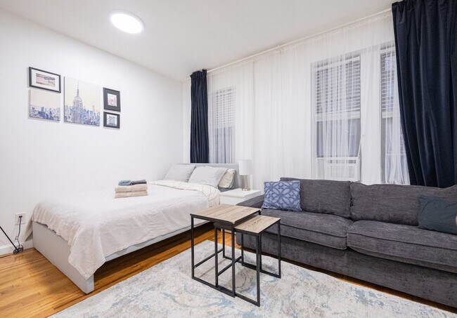 Foto del edificio - 317 E 75th St