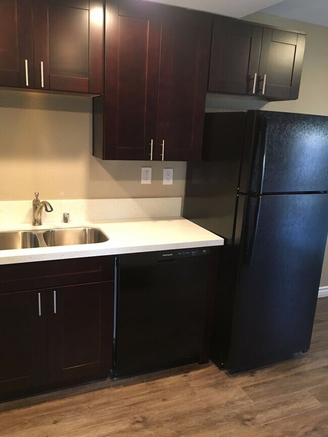 Foto del edificio - 859-861 Mola Vista Way