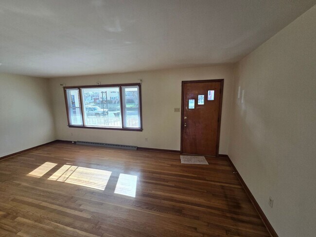 Foto del edificio - NEWLY REMODELED 3 BEDROOM HOUSE