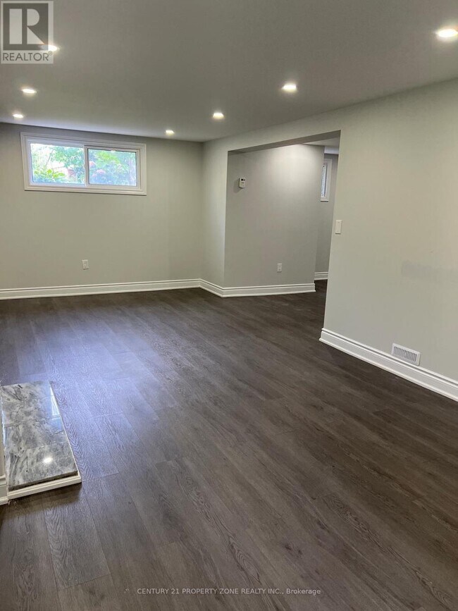Building Photo - 556 Sherin Dr